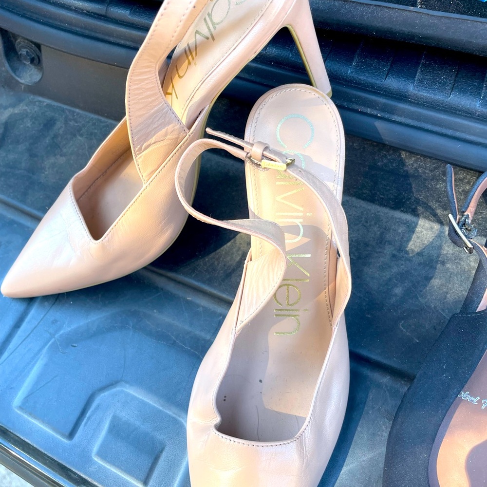 Beautiful Calvin Klein heels! Perfect for an interview or work!